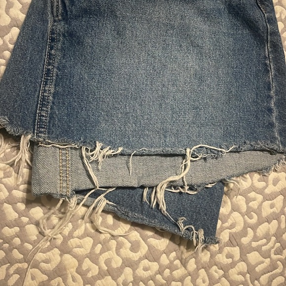 8/29 Gap Denim skirt - Picture 3 of 3